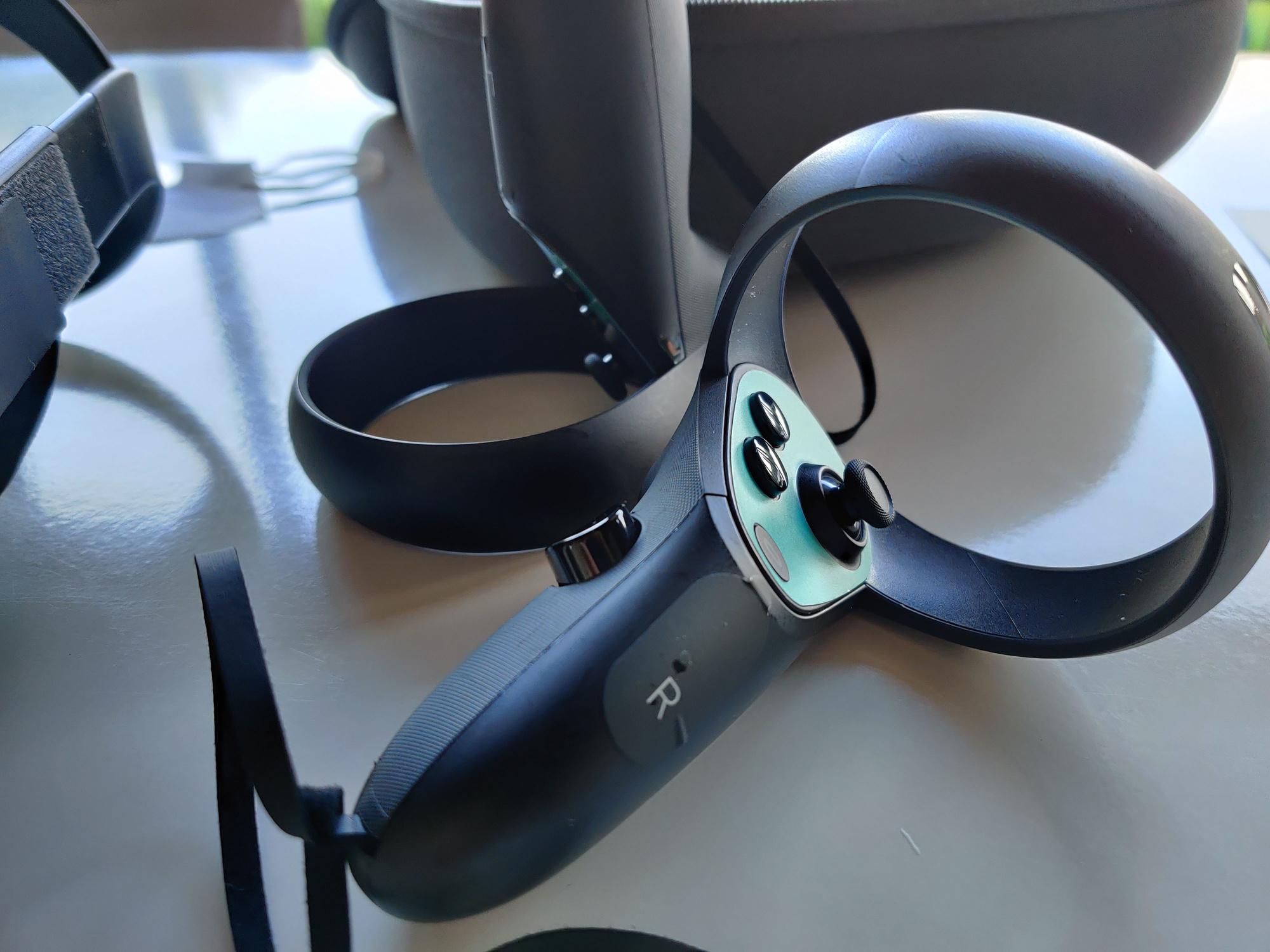 De controllers van de Oculus Quest.