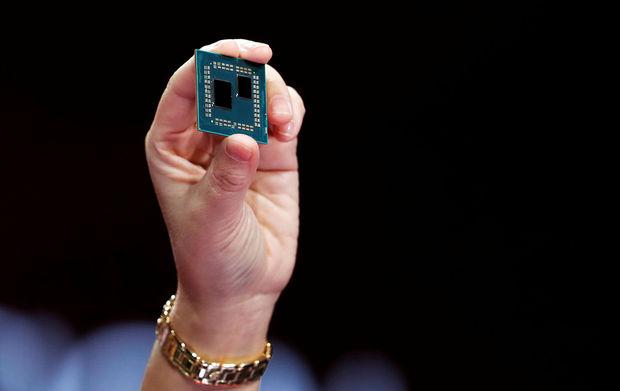 Lisa Su, president en CEO van AMD toont 3e generatie Ryzen desktop processor op CES 2019.