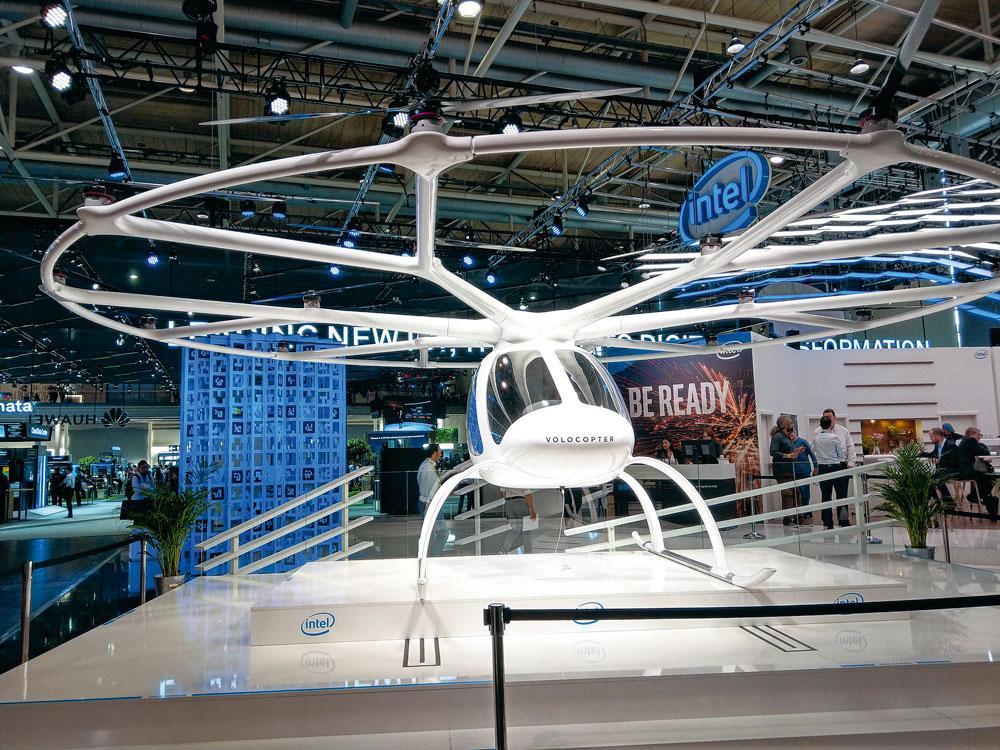 Volocopter, een Duits bedrijf, wil vliegende taxidiensten aanbieden met een drone op mensenmaat.
