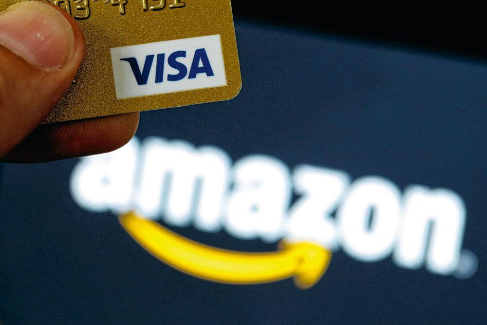 Amazon propose aux Etats-Unis une carte Visa gratuite où le logo de la banque émettrice n'apparaît même pas.