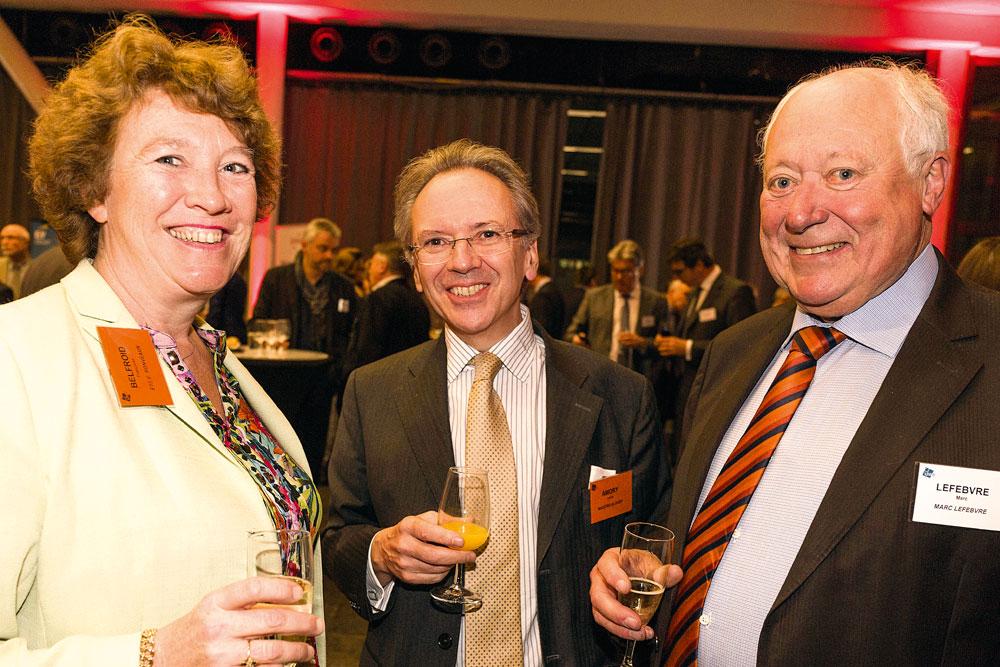 Un trio constructif : Françoise Belfroid, CEO de Ronveaux, Louis Amory, CEO de Maisons Blavier, et Marc Lefebvre, entrepreneur général à Wavre.