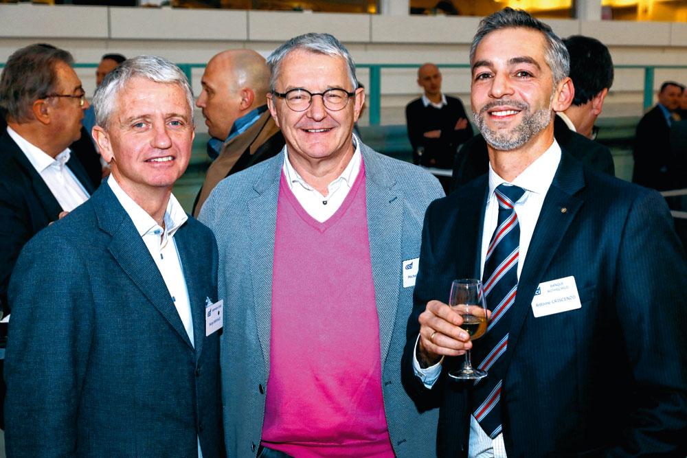 Serge Barvaux, CEO de Barvaux, et Antoine Criscenzo, senior private banker à la banque privée Edmond de Rotschild Europe, entourent Michel Grignard, associé honoraire chez BDO Belgium.