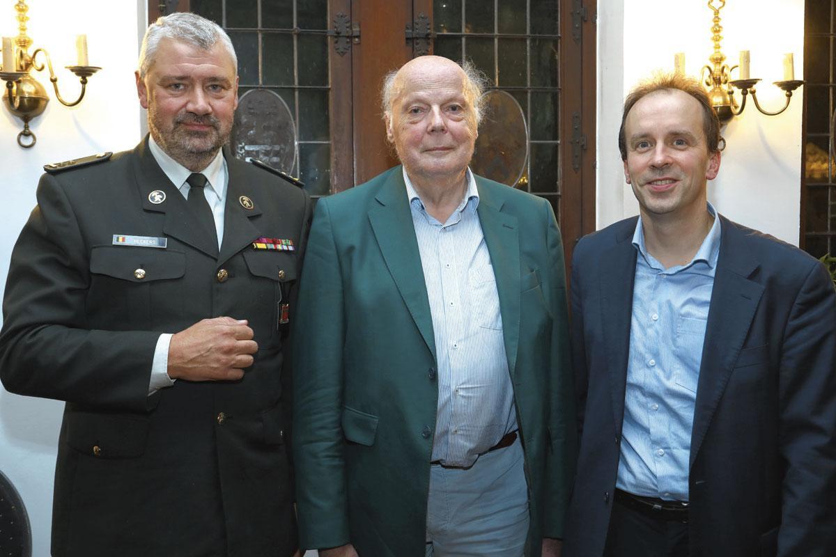 Le lieutenant-colonel Guy Beckers, commandant militaire de la province de Liège, Jean-Jacques Quisquater, cryptographe et professeur à l'UCLouvain, et Damien Jacob, administrateur de Retis.