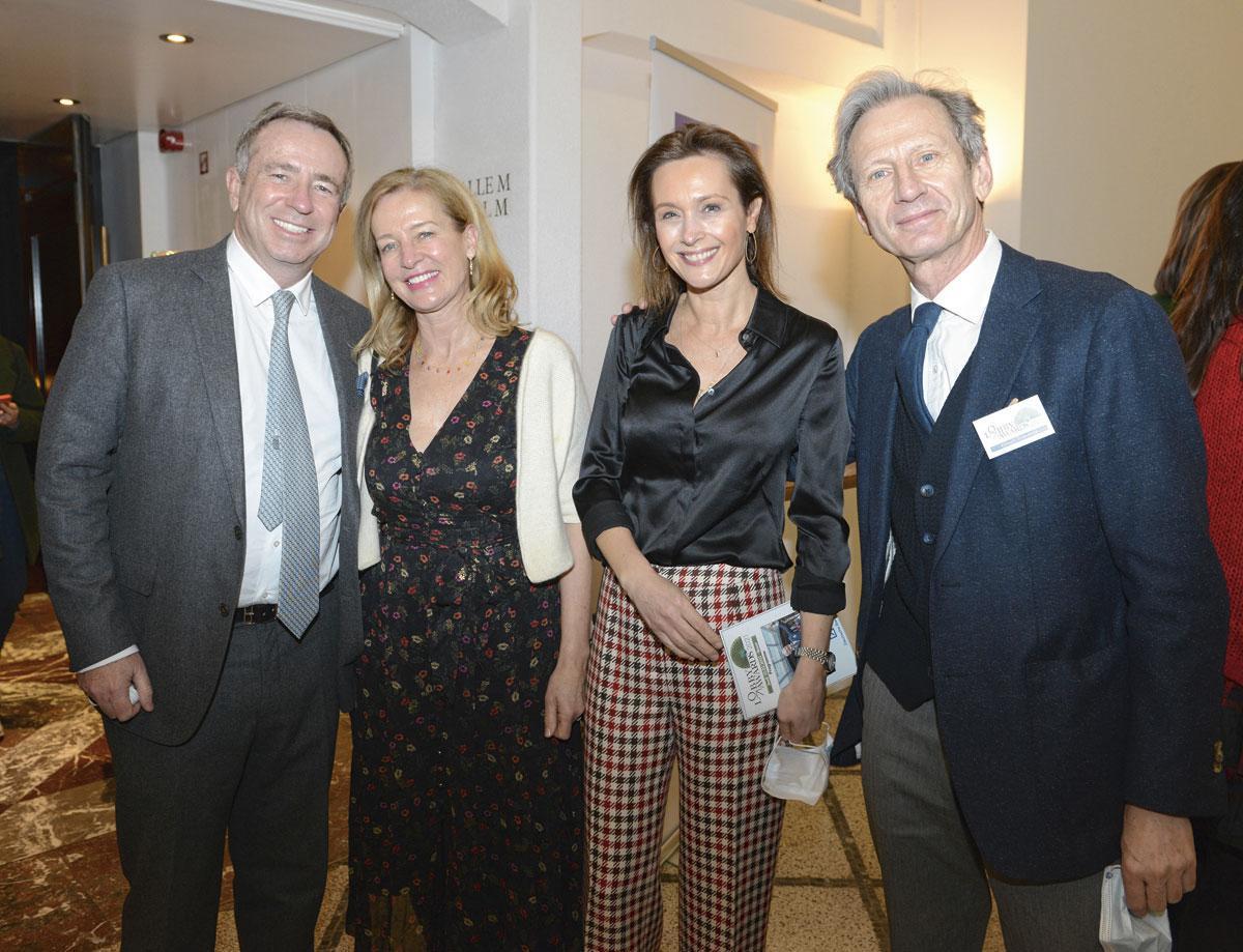 Francois Barrault, administrateur de FDB Partners, et son épouse, et François Didisheim, directeur de High Level Communication, et son épouse.