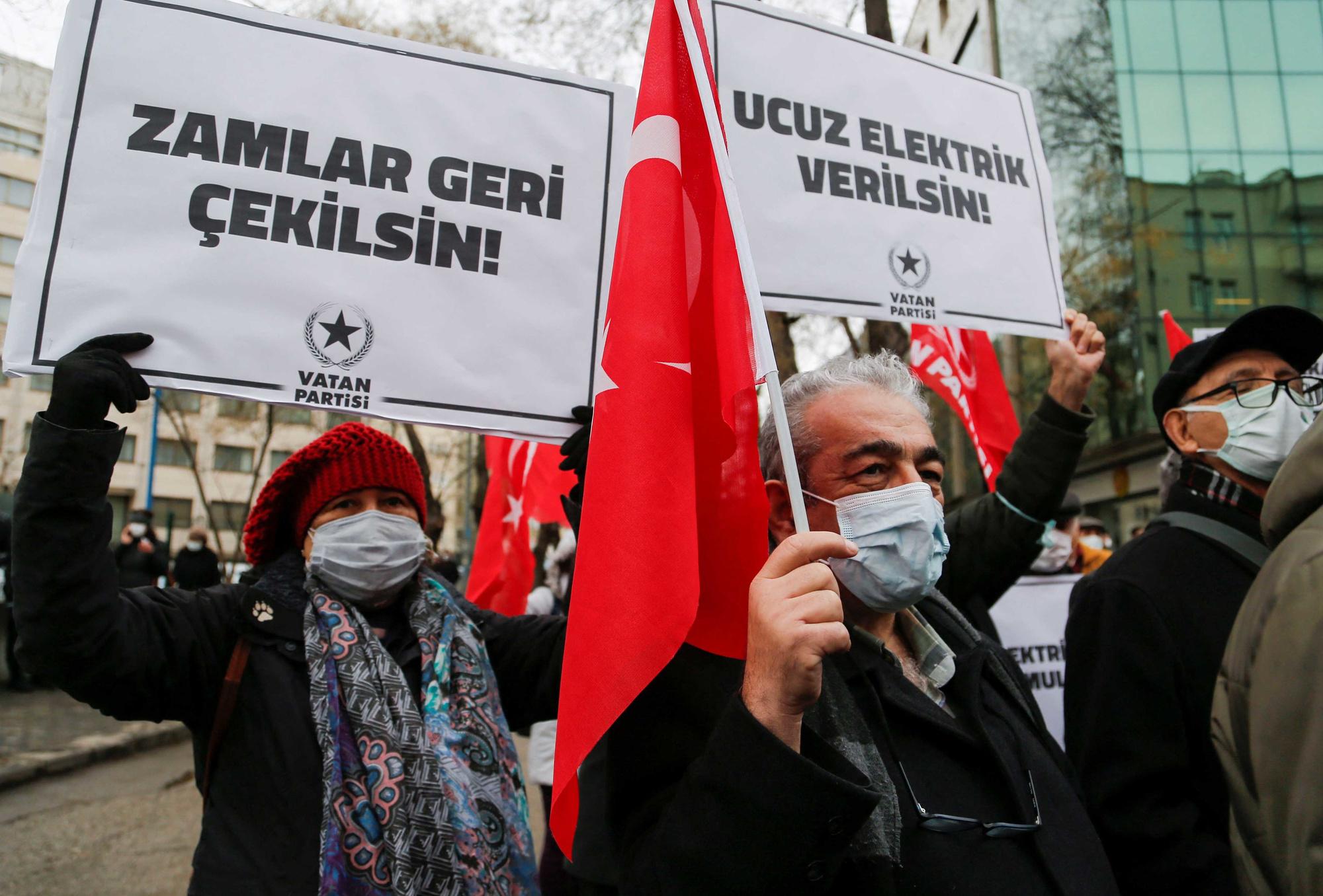 Inflation record et grèves en cascade: la Turquie vit 