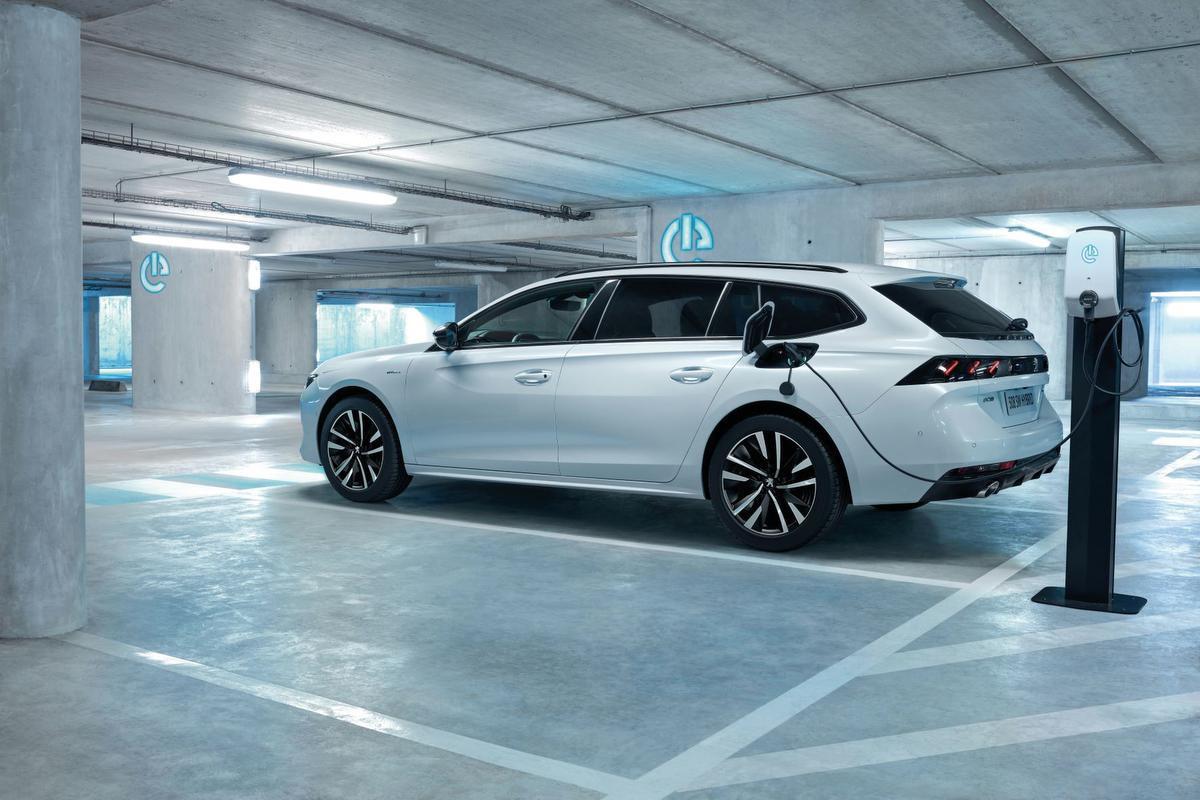 La Peugeot 508 SW HYBRID