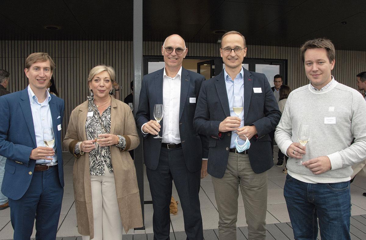Simon-Pierre Breuls, digital marketing strategist chez Ariane Consulting, Sophie Gravy, CEO de PlusOne, Tom Van de Woestijne, Thomas Lienard et Damien Thysebaert, respectivement CEO et directeur commercial de Bio-Life.