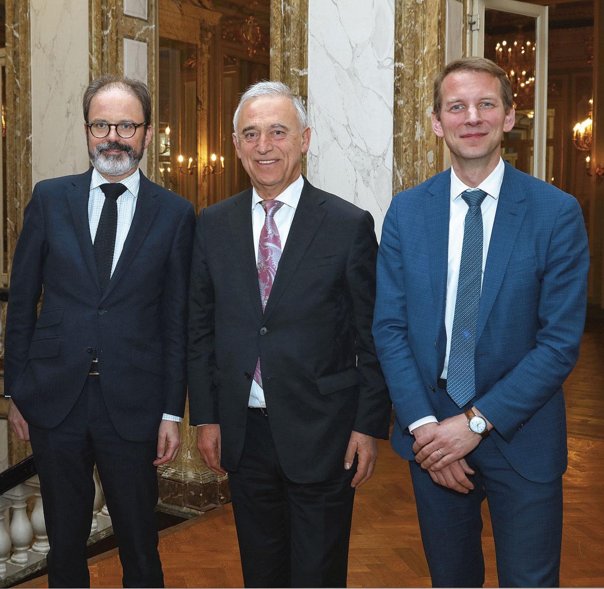 Michel Foret, gouverneur honoraire de la province de Liège, entouré de Julien Compère, CEO de la FN, et Christian Behrendt, professeur à l'ULiège.