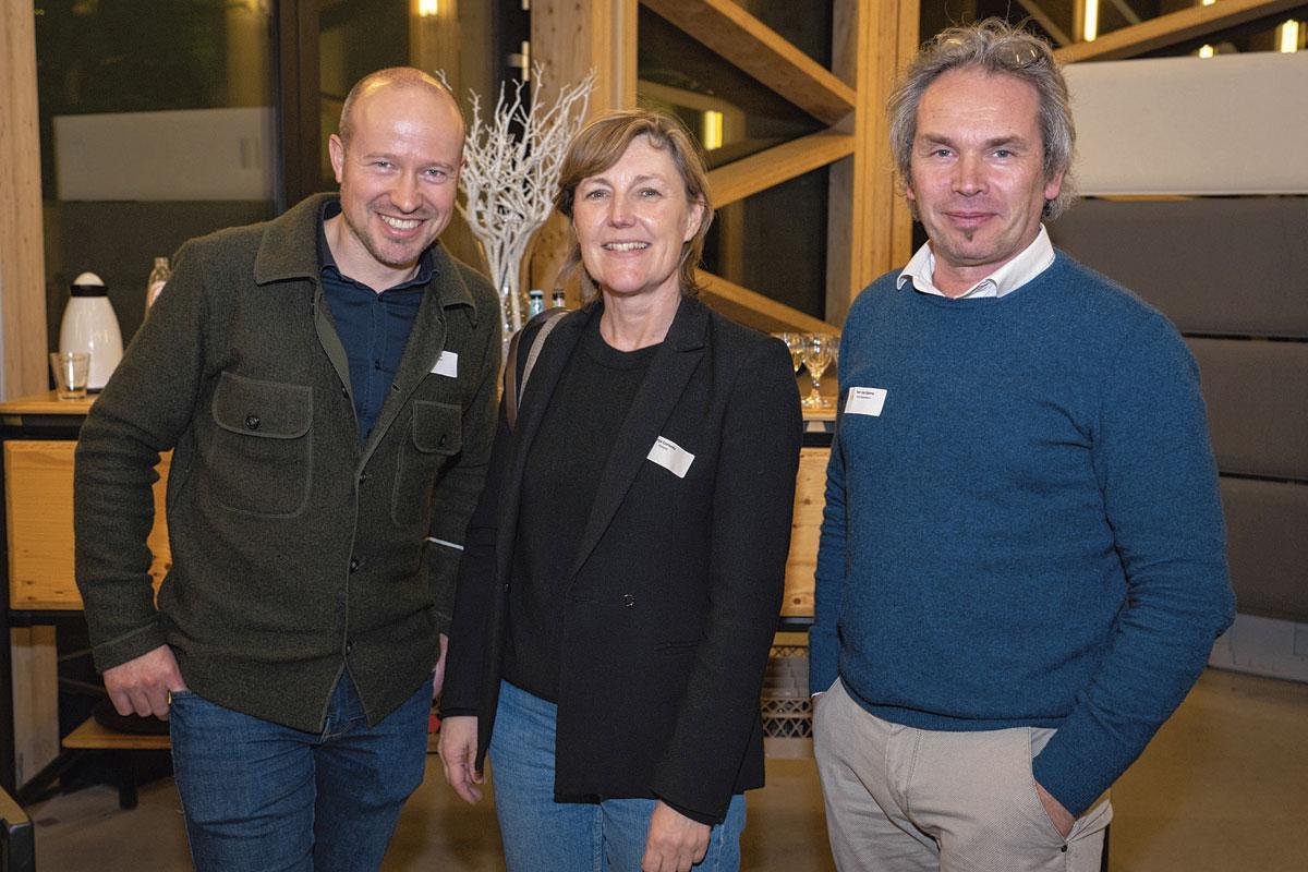 Anja Cornelis, maître de conférences à HoGent, entourée de Steve Stevens et Tom van Damme, respectivement manager & business coach et entrepreneurship growth coach chez Durf Ondernemen!