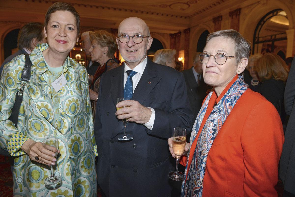 Hilde Kieboom, vice-présidente de la Fondation Reine Paola, en compagnie de Vincent Pardoen, conseiller privé d'Albert II, et son épouse.