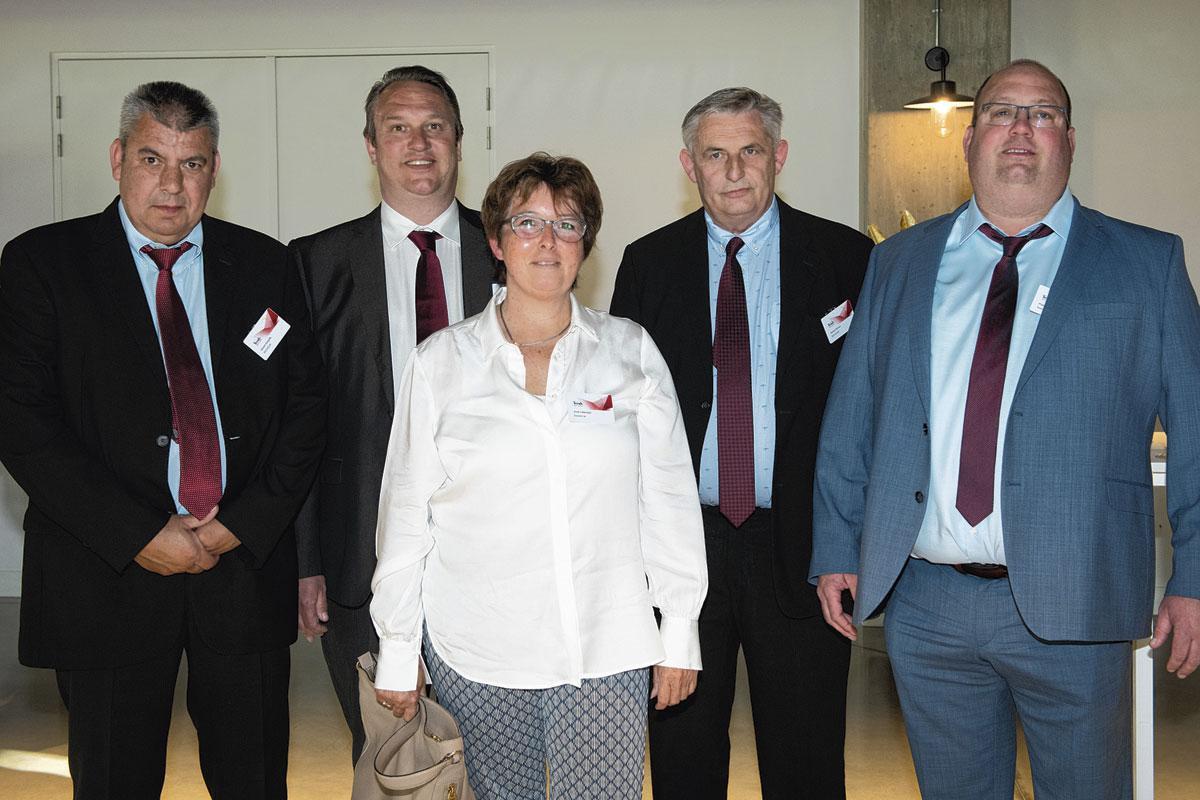 Anne Lebecque, directrice financière de la lauréate des moyennes entreprises Eecocur, entourée de Gérard Delgoffe, Marc Antoine Boucher et Robert Delmez, administrateurs, et Philippe Ruelle, CEO.