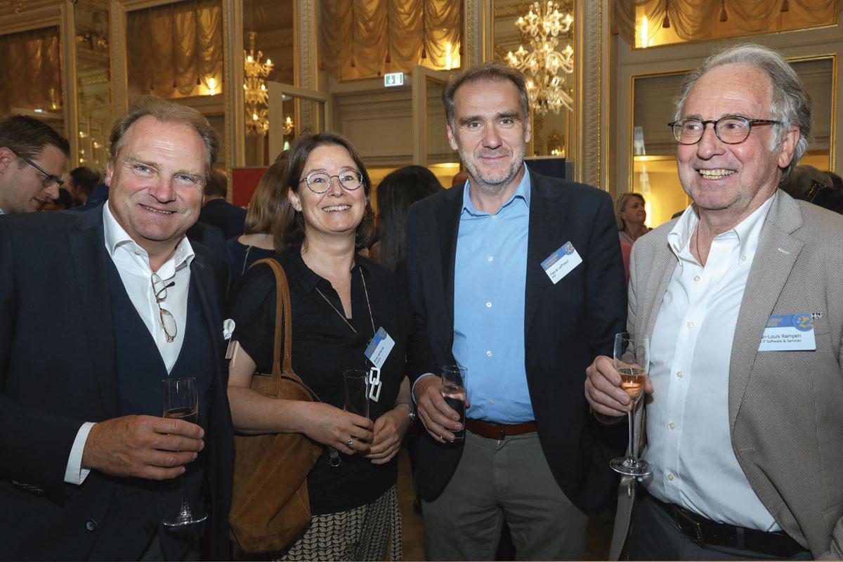 Philippe Wallez, managing director chez ING, Anne Vereecke, membre du comité de direction de la Sowalfin, Pascal Laffineur, CEO de NRB, et Jean-Louis Rampen, président exécutif de NSI IT Software & Services.