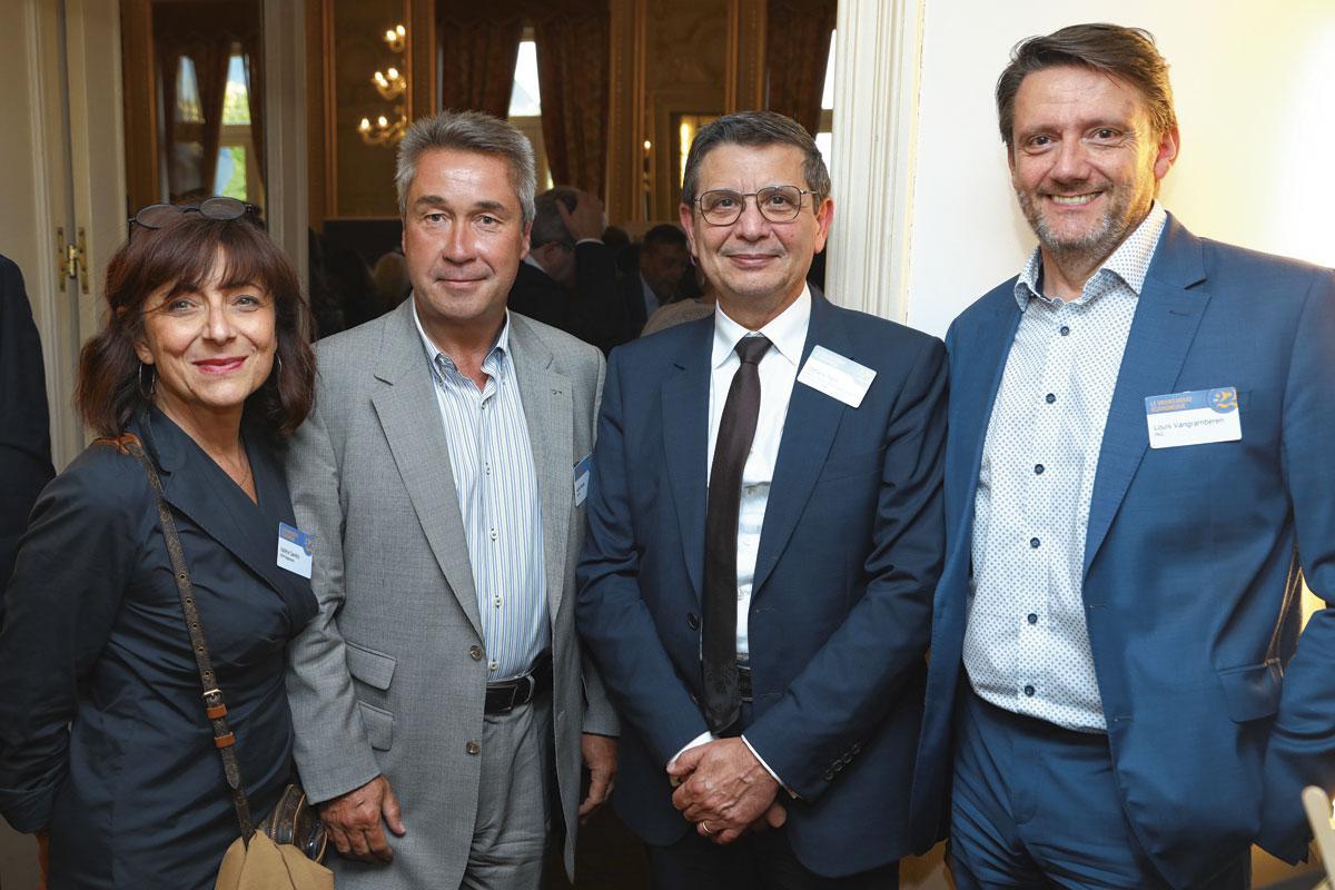 Valérie Saretto, secrétaire générale de l'UCM province de Liège, Alain Beele, coordinateur des relations économiques entre la Banque nationale et la Wallonie, Stefano Pace, directeur général et artistique de l'Opéra royal de Wallonie, et Louis Vangramberen, directeur du business center Liège-Verviers chez ING.