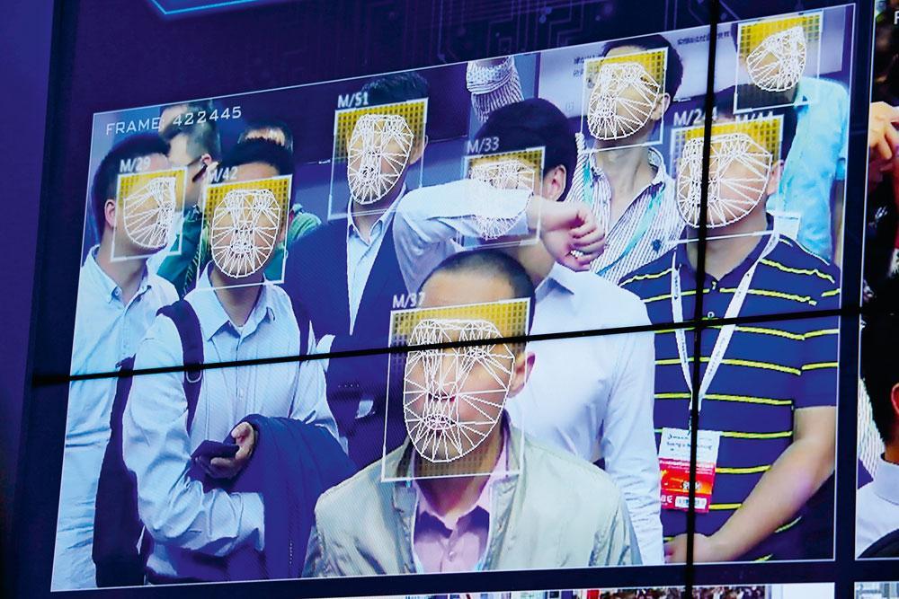 GEZICHTSHERKENNING In Longgang heeft Huawei een netwerk van camera's met gezichtsherkenning opgezet.