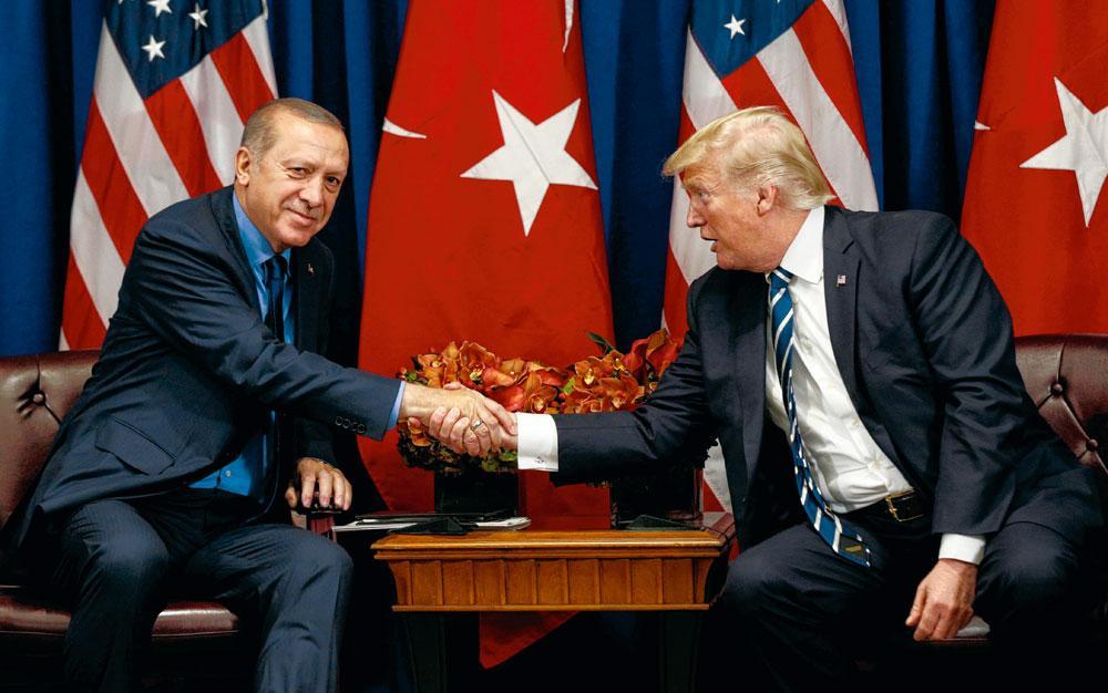 RECEP TAYYIP ERDOGAN EN DONALD TRUMP Beiden voeren een onorthodox economisch beleid.