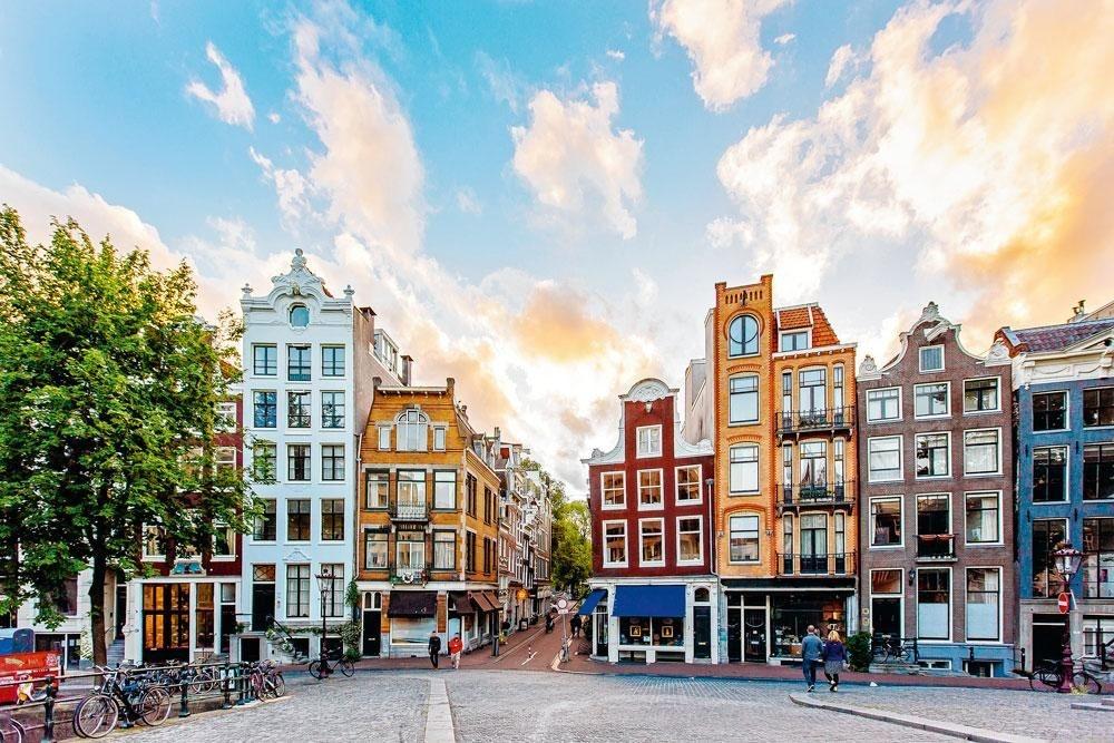 NEDERLAND - Nederland heeft de traditie in kernen te wonen, waardoor niet iedereen voor elke verplaatsing een auto nodig heeft.