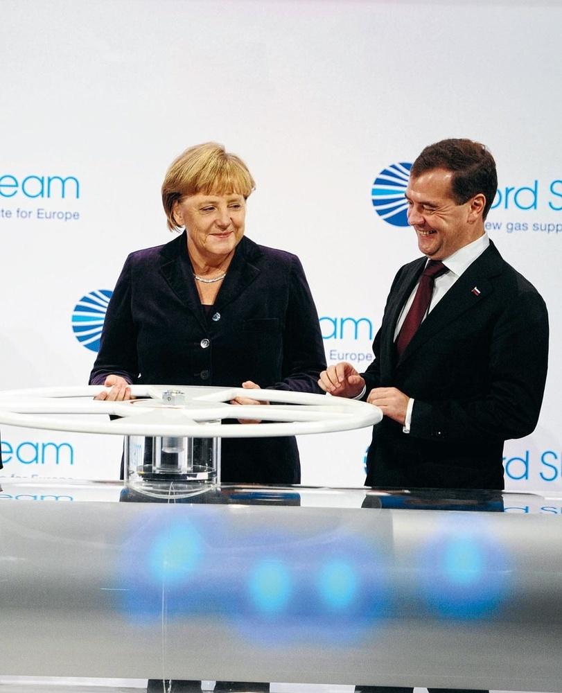 ANGELA MERKEL De Duitse kanselier noemde Nord Stream 2 ooit een puur privéproject, maar dat gelooft niemand meer.