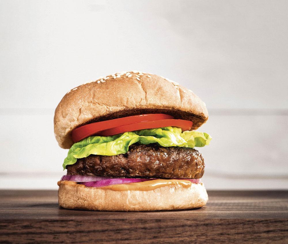 BEYOND MEAT De Beyond Burger komt uit de Verenigde Staten, maar er zijn plannen voor een fabriek in Nederland.