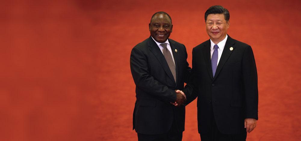 CYRIL RAMAPHOSA EN XI JINPING De Zuid-Afrikaanse president onderhandelt met Peking over grootse infrastructuurprojecten.