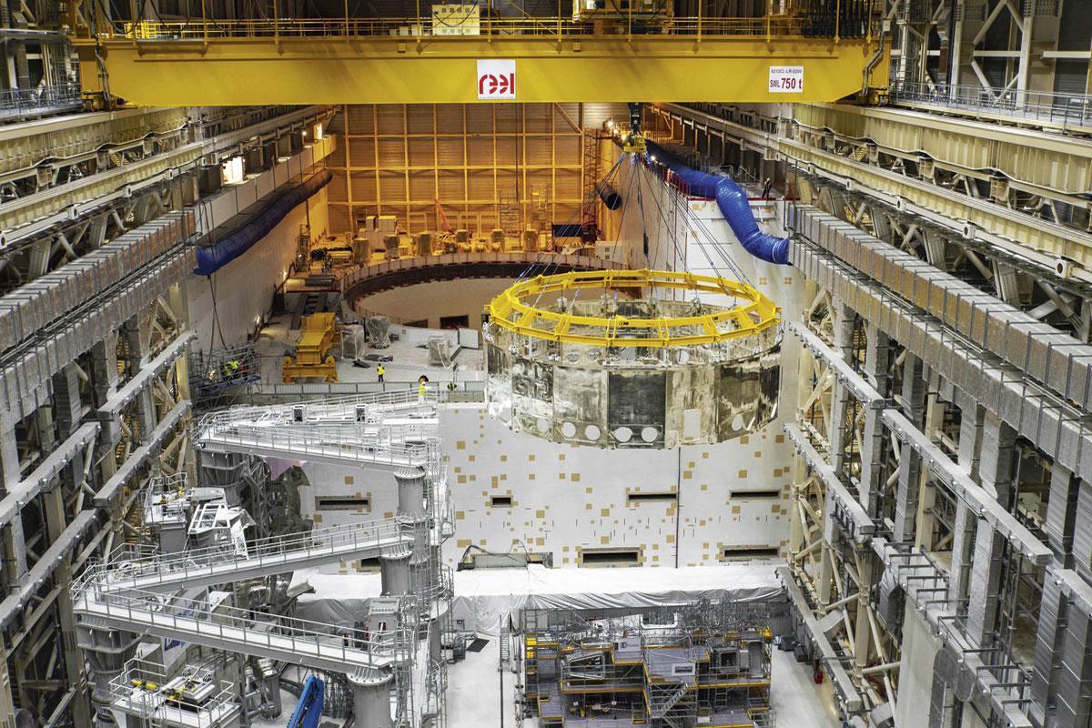 ITER-REACTOR IN CADARACHE Het doel is een eerste kernfusie-experiment uit te voeren in 2035.