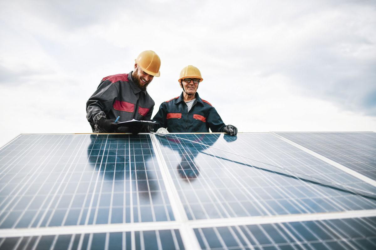 ZONNEPANELEN In grote delen van de wereld zijn zonnepanelen intussen de goedkoopste manier van energieproductie.