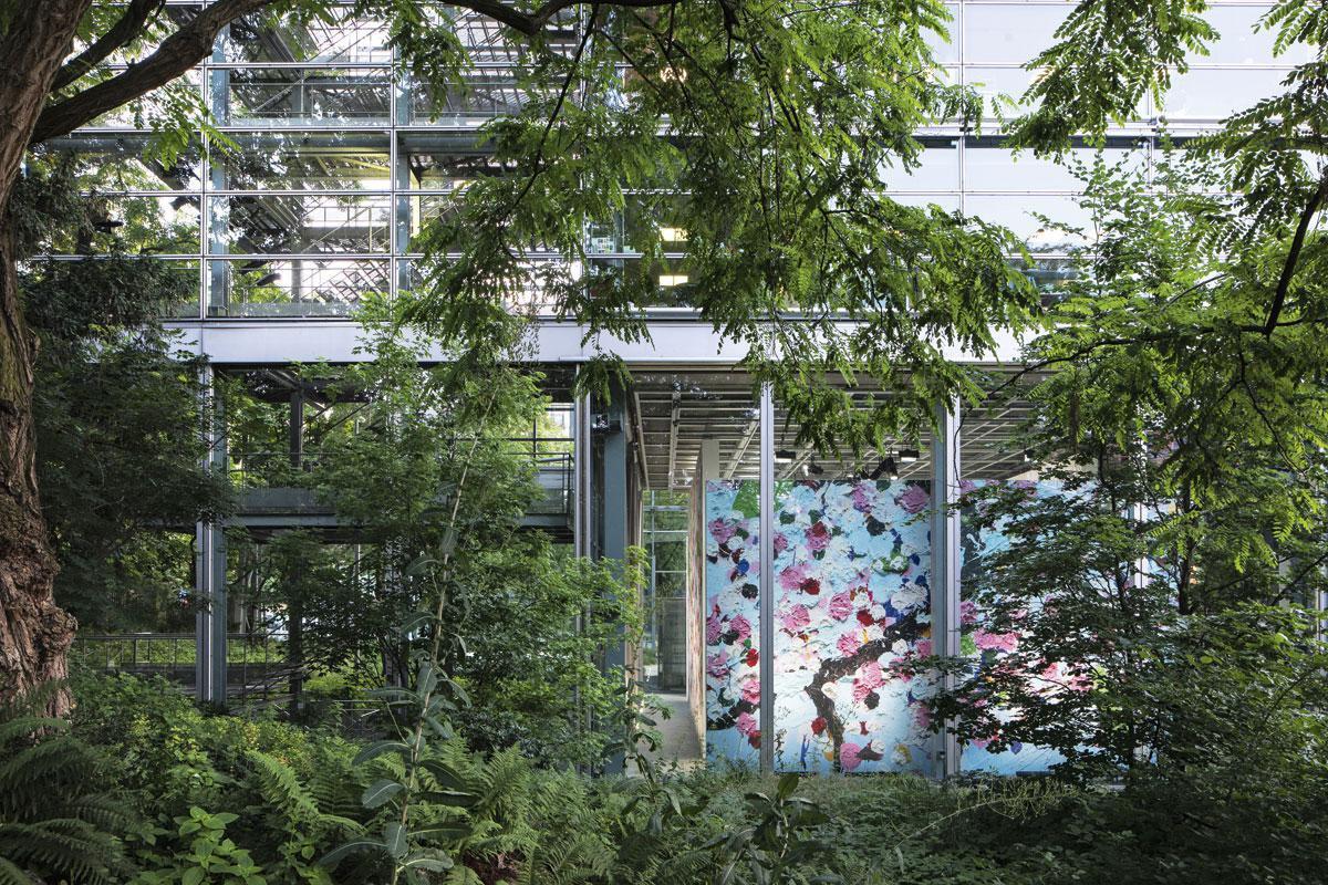 La Fondation Cartier devenue un paradis de l'art contemporain à Paris et ayant exposé Damien Hirst y a peu.