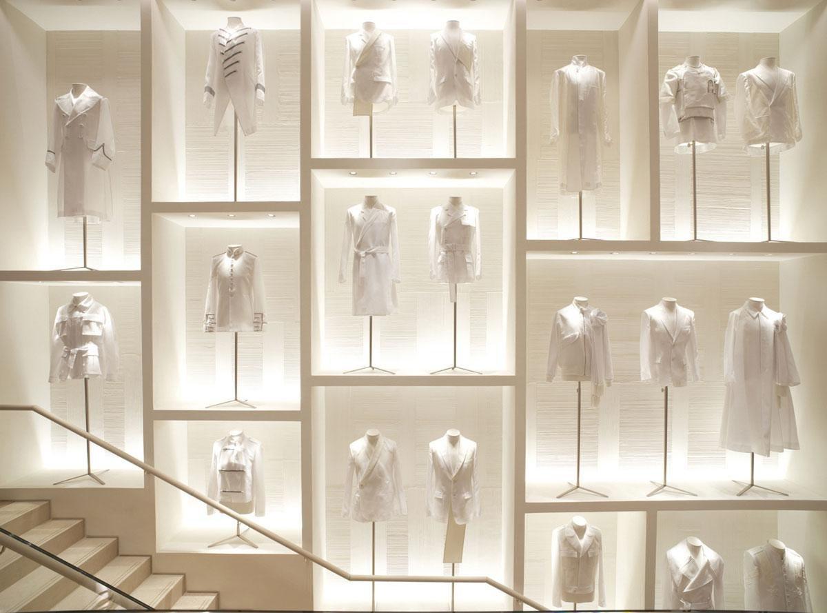 Le flagship store Dior où l'expérience et les récits transcendent la vente.   © Kristen Pelou