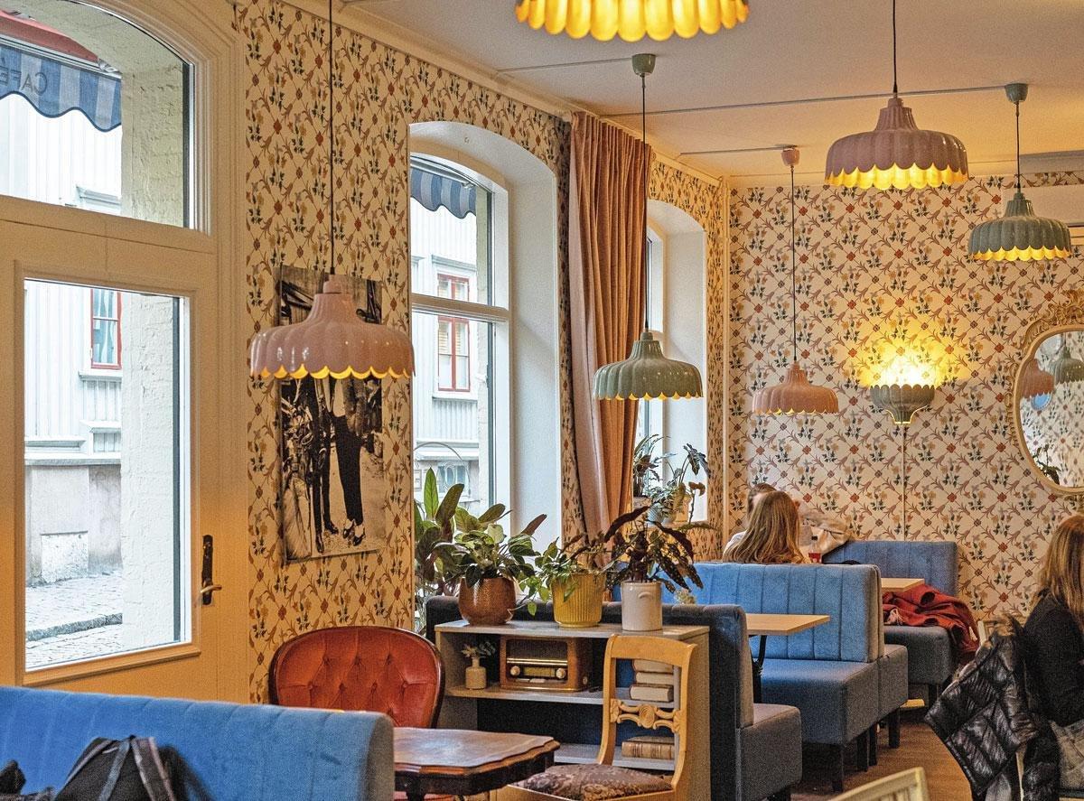 Hebbe Lelle et ses gigantesques pains à la cannelle.