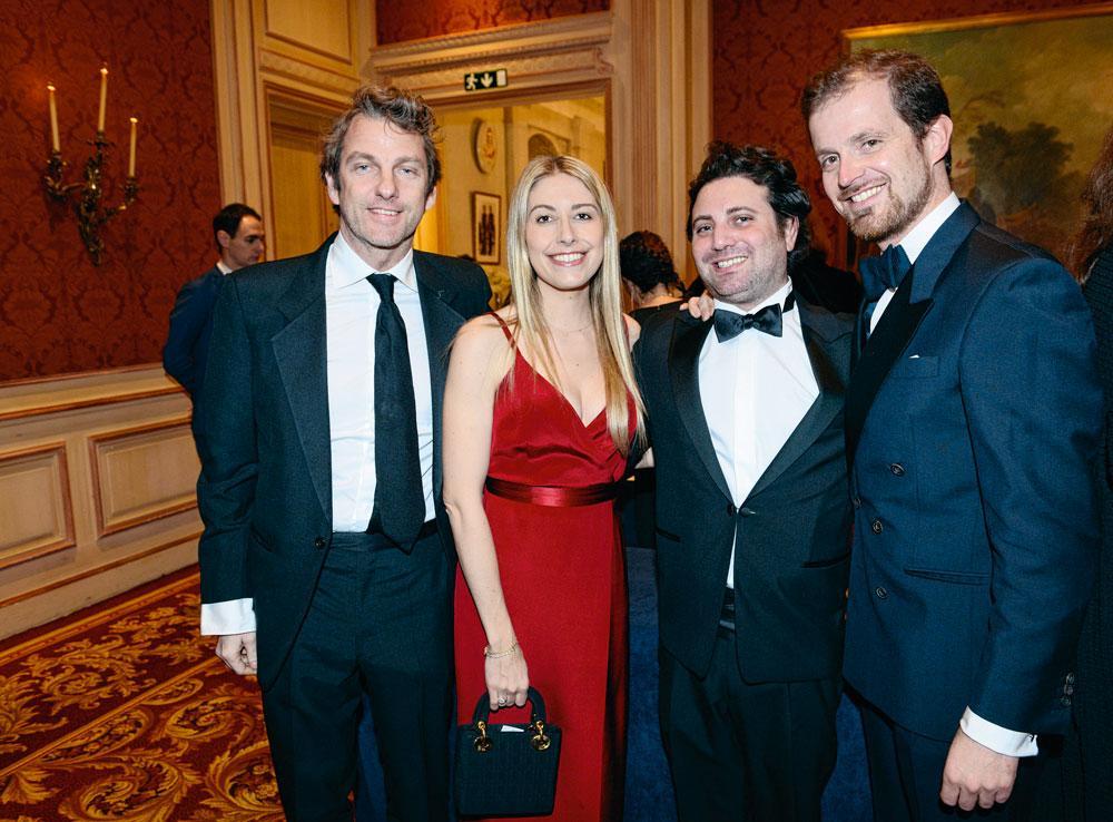 Adrien Dassault, private banker à la Banque Transatlantique Belgium, et son épouse entourés de Nicolas Frings, administrateur de sociétés, et Thierry le Grelle, CFO chez Tom&Co.