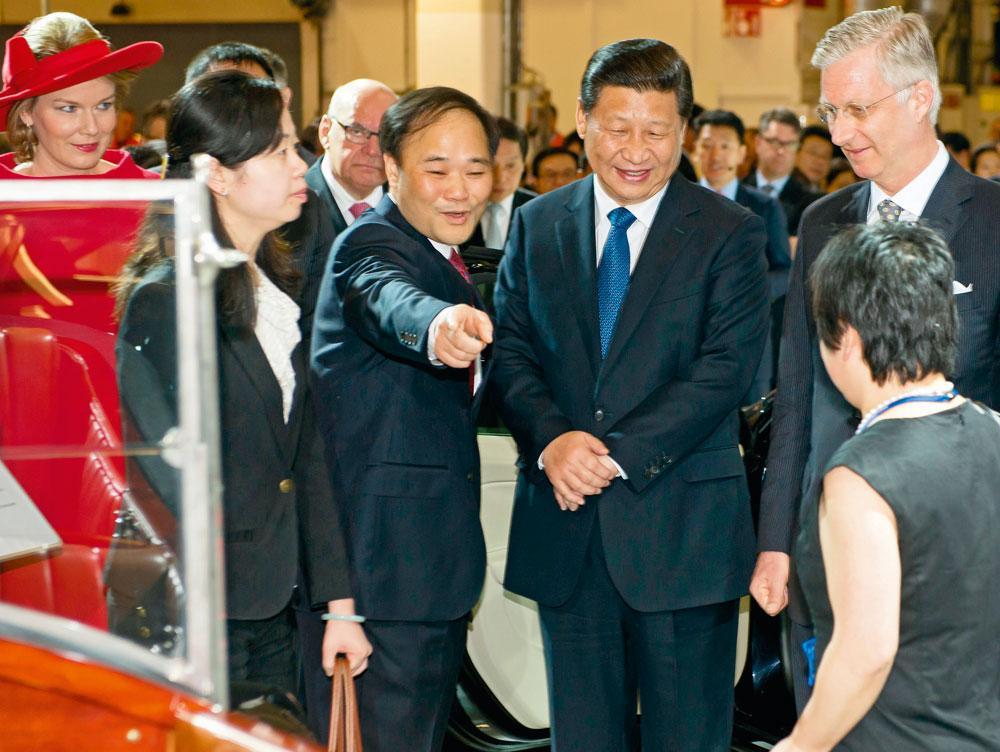 A GAND AVEC LE COUPLE ROYAL. En 2014, les ouvriers ont eu droit à une visite de prestige, celle de Xi Jinping, devenu entre-temps le numéro 1 chinois.