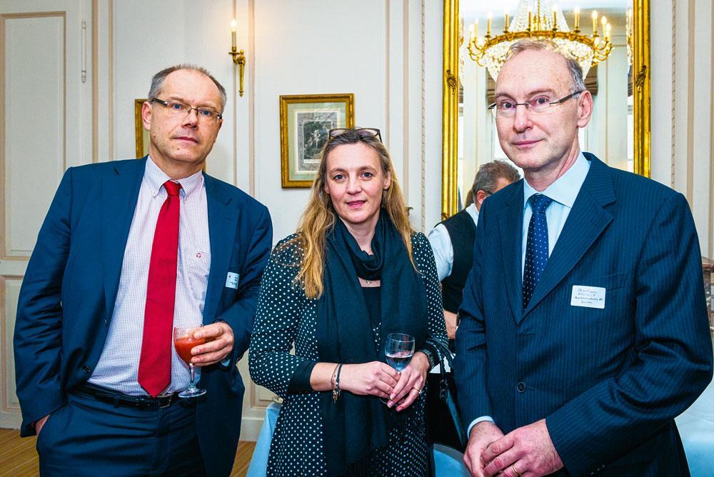 Anne Leclercq, partner chez Accord Group, entourée de Patrick Baar, wealth manager key clients chez BNP Paribas Fortis, et Christian Meuwly, ambassadeur de Suisse.