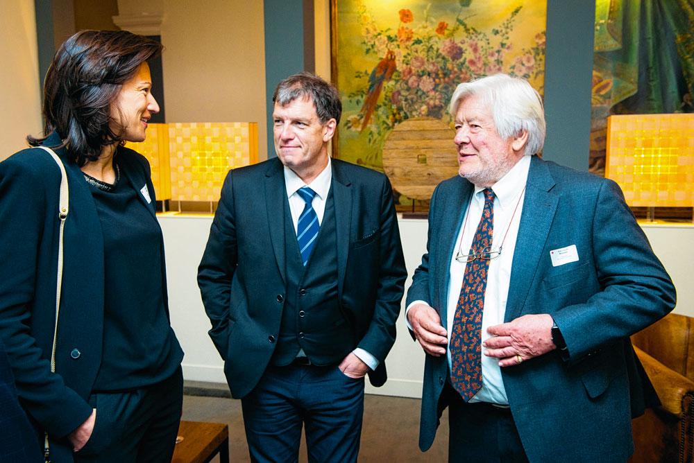 Valérie Vincx, senior consultant chez Lincoln, poursuit  la conversation en compagnie de Jean-Jacques Cloquet et Jean-Claude Münster, président de Sol Y Nube It Consulting.