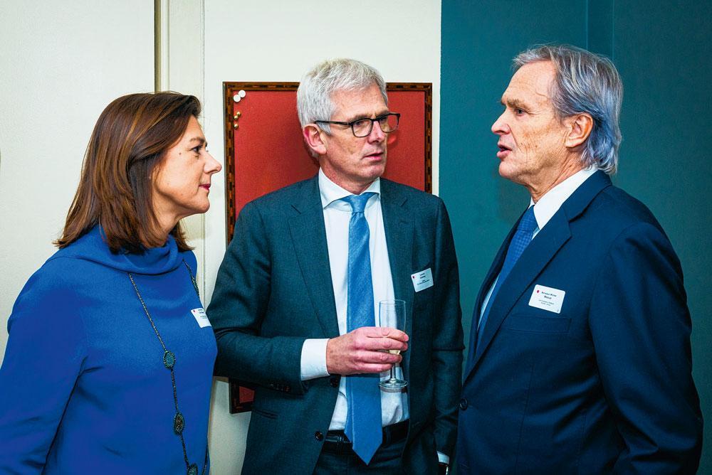 Alexandra De Boeck converse avec Laurent Carnoy, associé chez Platinium Executive Search, et Michel Meeus.