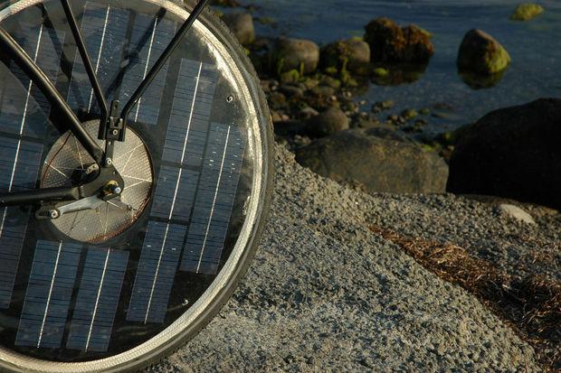 Les roues du Solar Bike sont recouvertes de capteurs solaires.