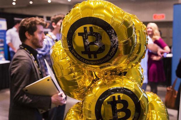 A une conférence sur le futur des monnaies virtuelles à New York, flottaient des ballons aux couleurs du Bitcoin. 