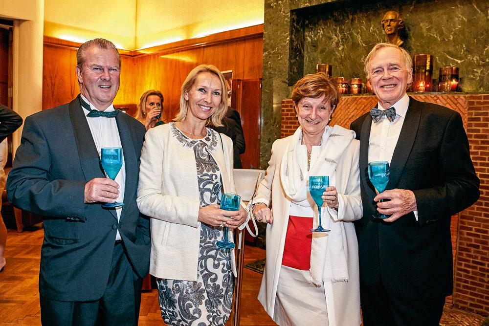 Thierry Verhulst, président de Verhulst Events & Partners, et son épouse, en compagnie de Francis Remacle, board director chez Euroclear ESES, et son épouse.