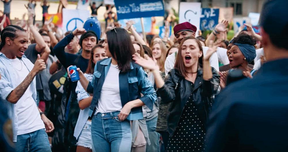 Les marques Pepsi et dove, prises sous le feu des critiques, ont préféré retirer leurs spots des réseaux sociaux en formulant des excuses plutôt que d'expliquer calmement le concept créatif de la campagne.