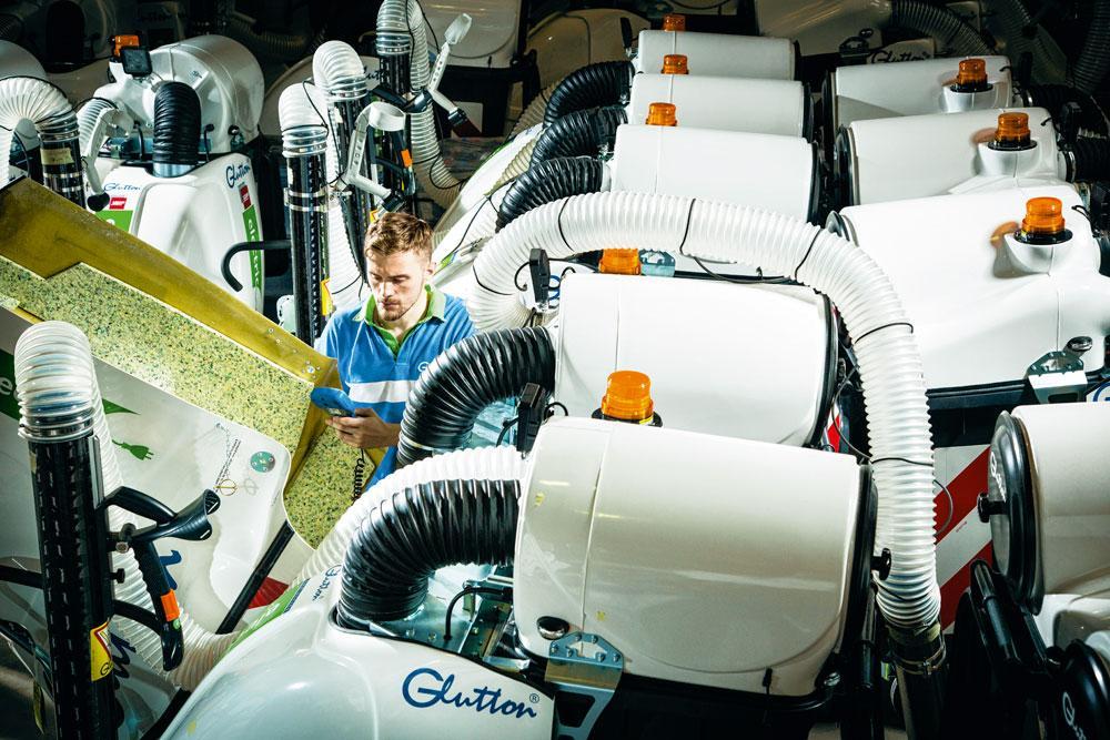 Le contrôle qualité Les machines une fois terminées, il s'agit de les analyser sous toutes les coutures. Un dernier 'check' de révision qui prendra environ deux heures.