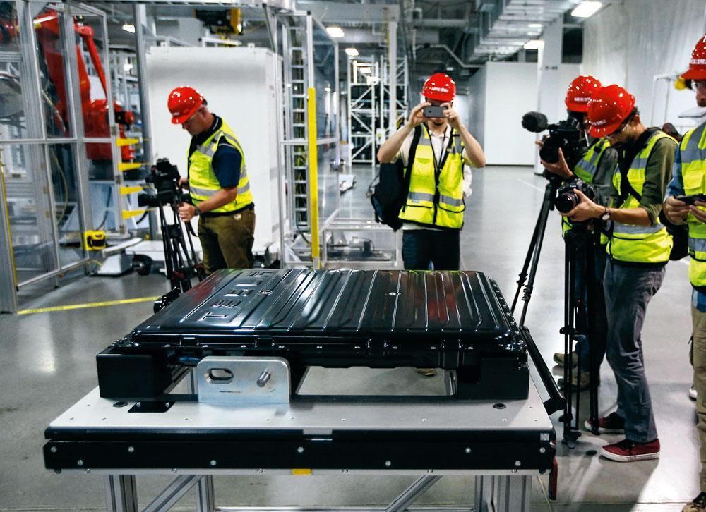 Un pack batterie présenté lors de l'inauguration, en 2016, de Gigafactory, l'usine de fabrication de batteries lithium-ion située près de Sparks (Nevada).