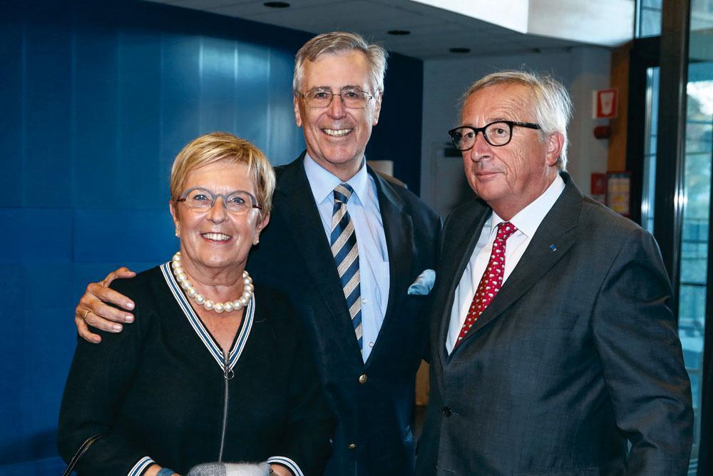Melchior Wathelet, premier avocat général à la Cour européenne de justice, et son épouse, en compagnie  de Jean-Claude Juncker.
