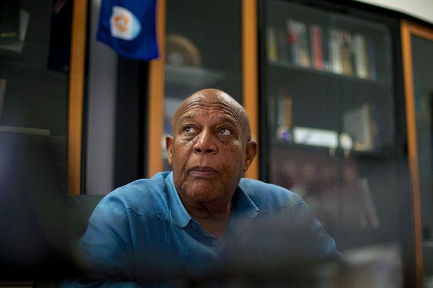 Victor Banks, ministre en chef à Anguilla.