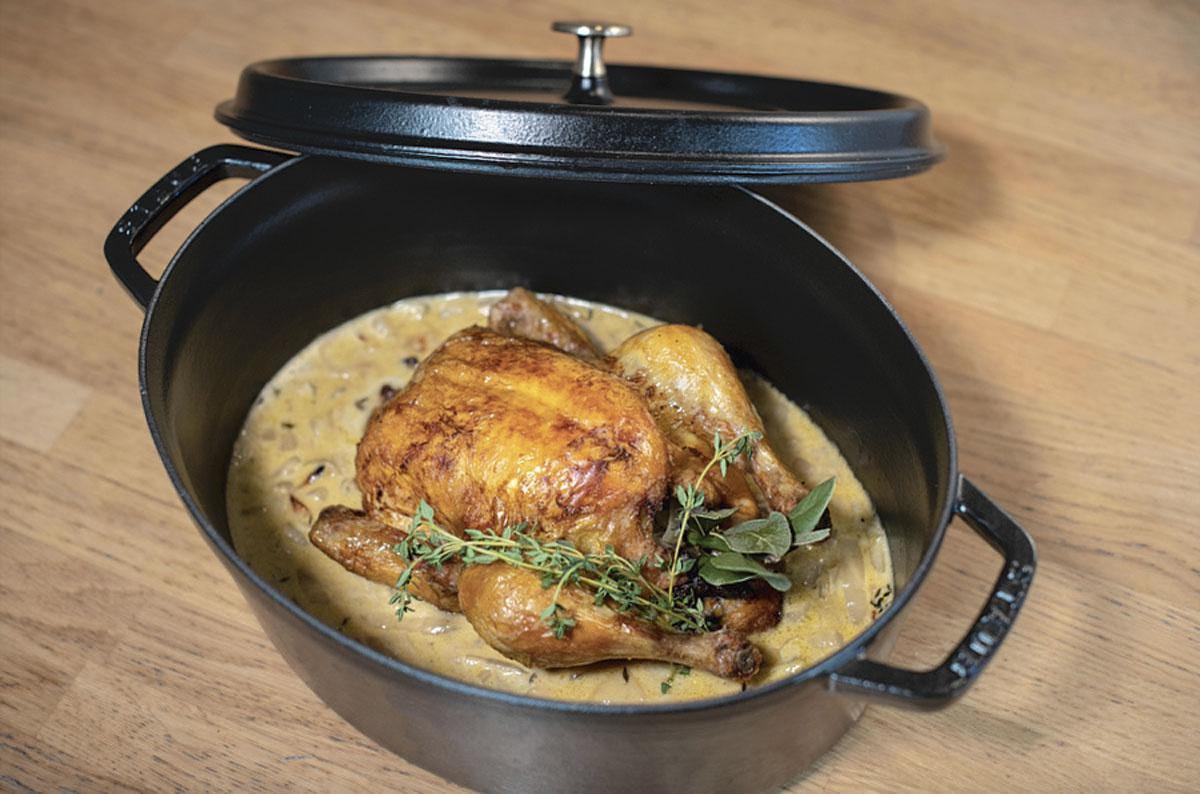 Le Colonel Pièces de viande et plats tout préparés sont au menu de sa boutique en ligne.