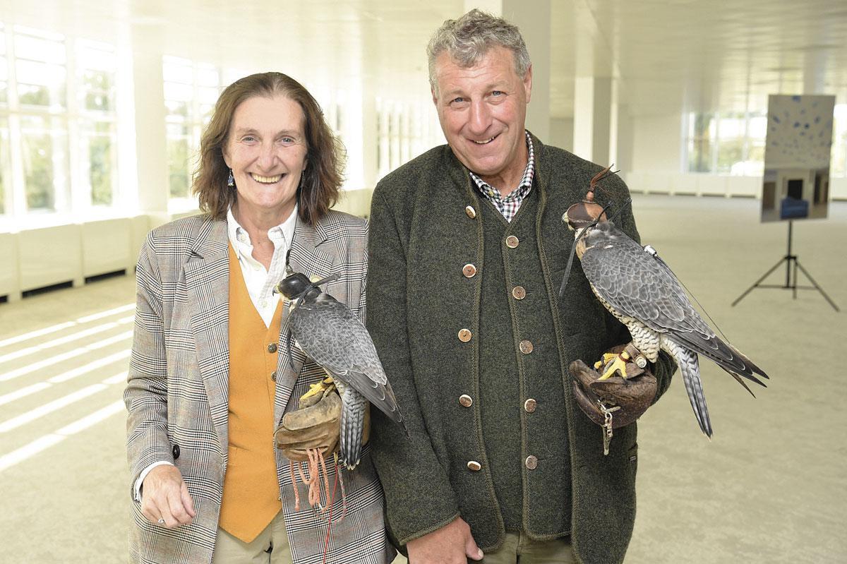 Les fauconniers Véronique Blontrock et Daniel Bellekens, par ailleurs membres de l'IAF (International association for falconry and conservation of birds of prey).