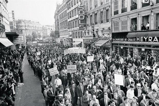 Grève générale du 13 mai: étudiants et syndicats défilent ensemble.