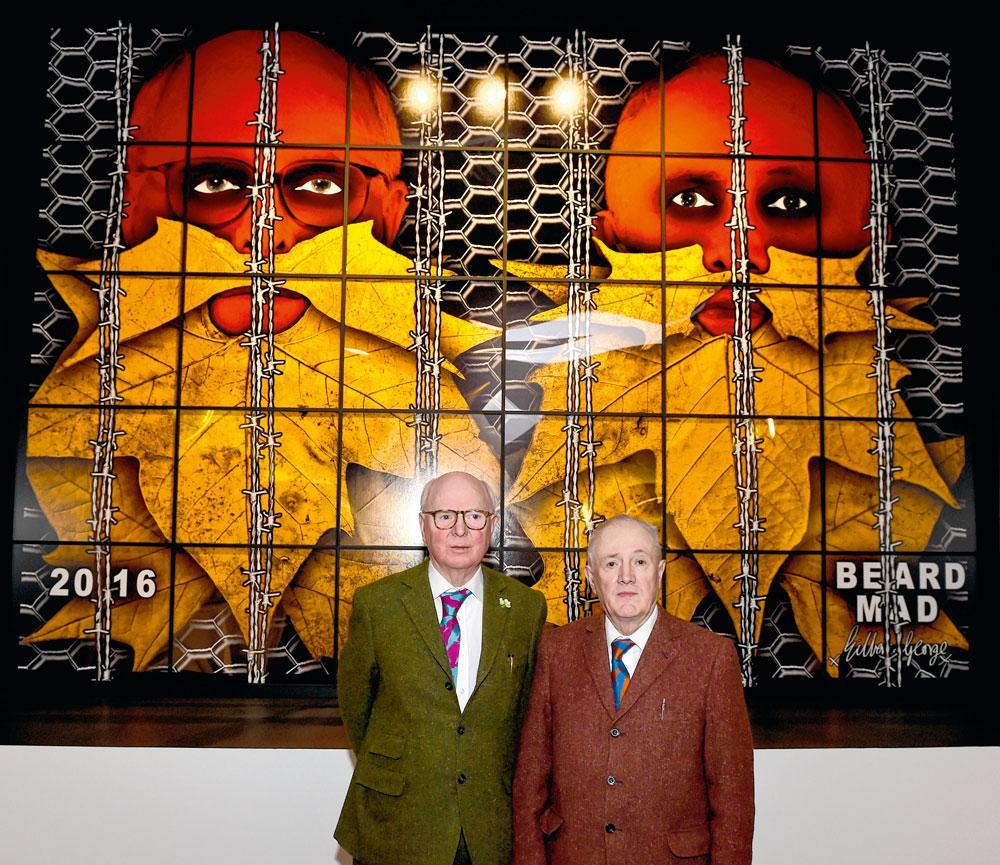 Le duo d'artistes plasticiens britanniques Gilbert & George, invités d'honneur de la Brussels Art Fair cette année.