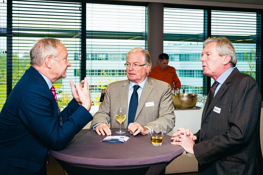 Olivier Cruysmans discute avec Michel Hardy, associé chez Copilot et Michel Helbig de Balzac, administrateur délégué  de Wagram Invest.