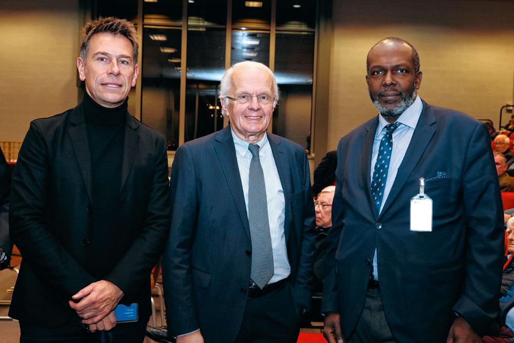 Jacques Pèlerin, président du GRE-Liège, entouré de Henri Thonnart, CFO de NRB, et Valère Akafomo, CFO du CHU de Liège.
