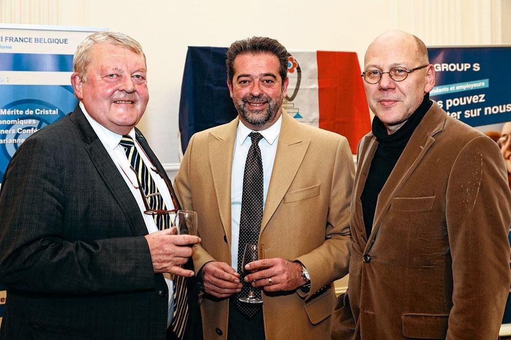 Eddy Belfiore, south area manager de Seris Security Belgium, entouré d'Alain Laroche et Michel Cloes.