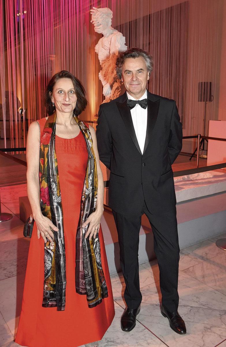 Patrick  Van Maris, président de  The European Fine Art Fair,  et son épouse.