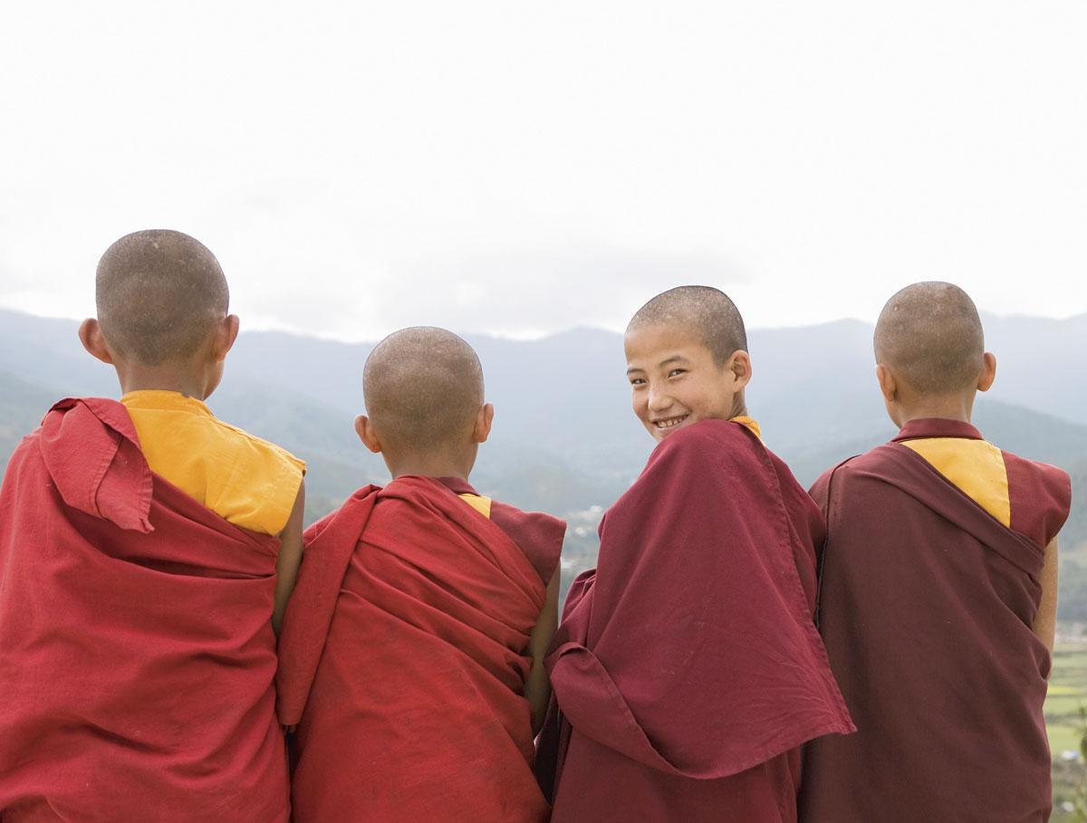 Bhoutan Ce petit pays himalayen a officiellement préféré décréter le Bonheur national brut comme mesure de l'action gouvernementale, plutôt que le PIB.